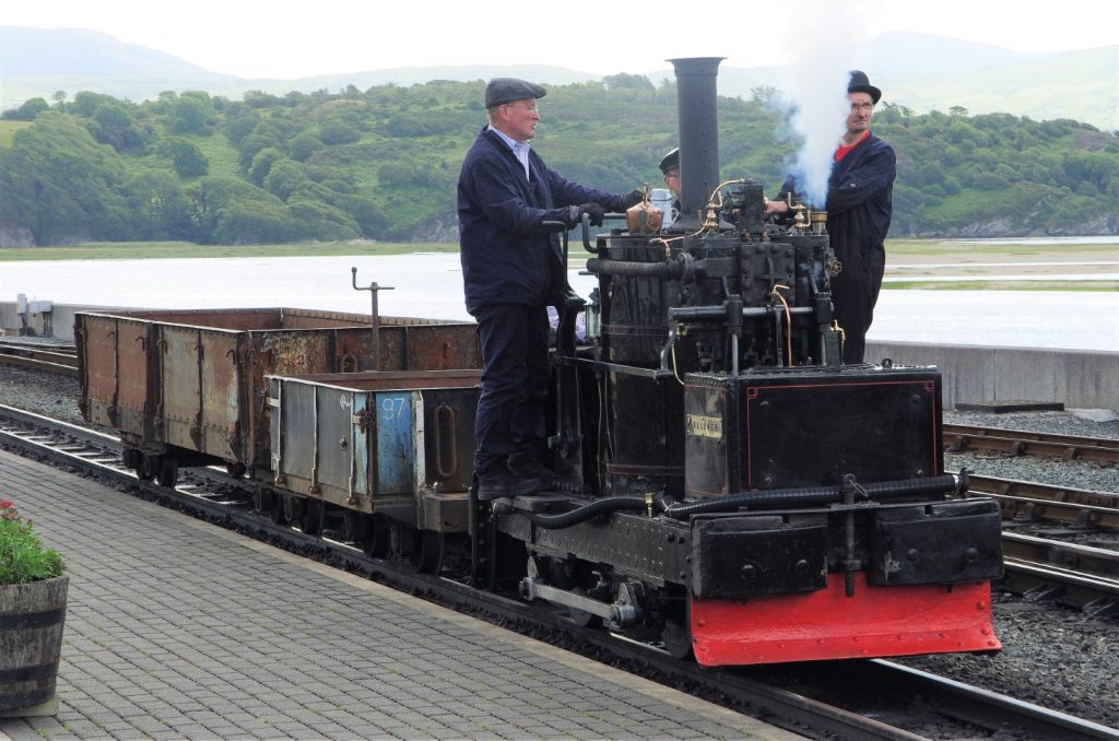 Chaloner shunting on the cob - Tony Wright