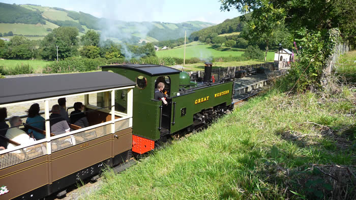 No 8 arriving at Nantyronen Station