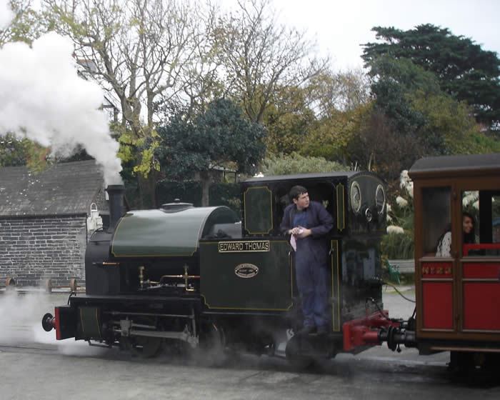 Departure from Towyn : Edward Thomas