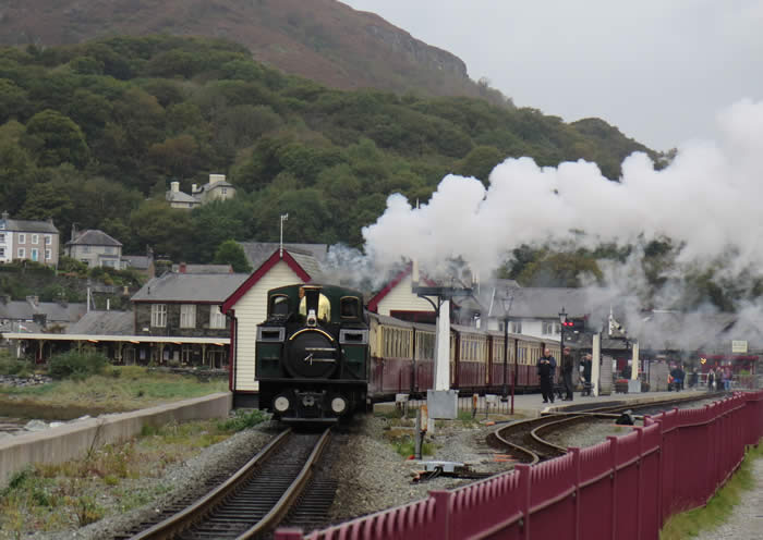 Earl of Merioneth leaves Porthmadog