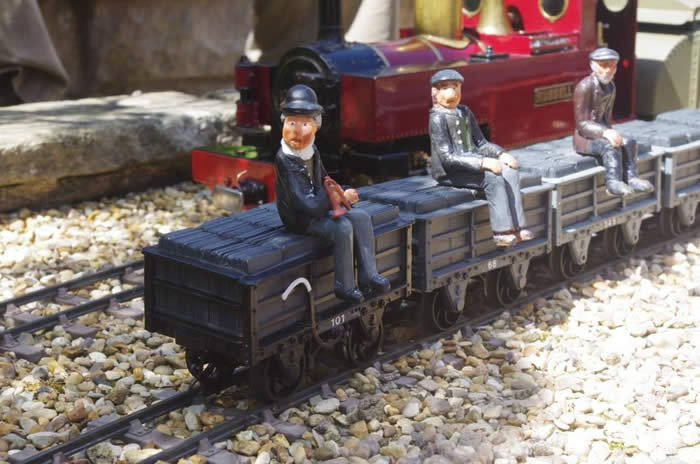 FR gravity train passing through Shed Sidings