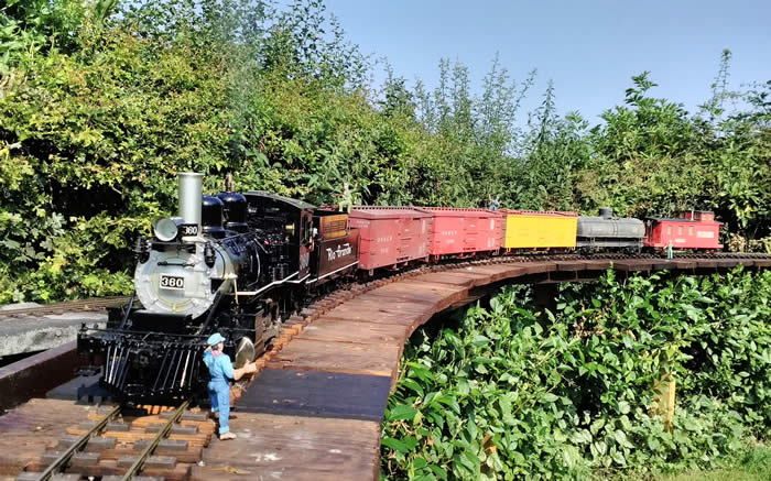 The morning mine supplies train en-route