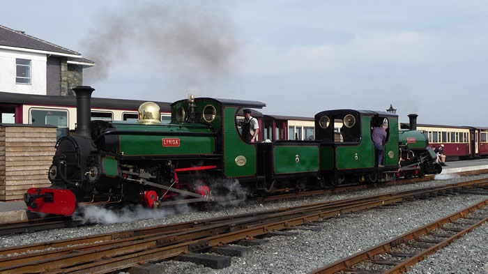 Linda and Blanche preparing to double head : Porthmadog