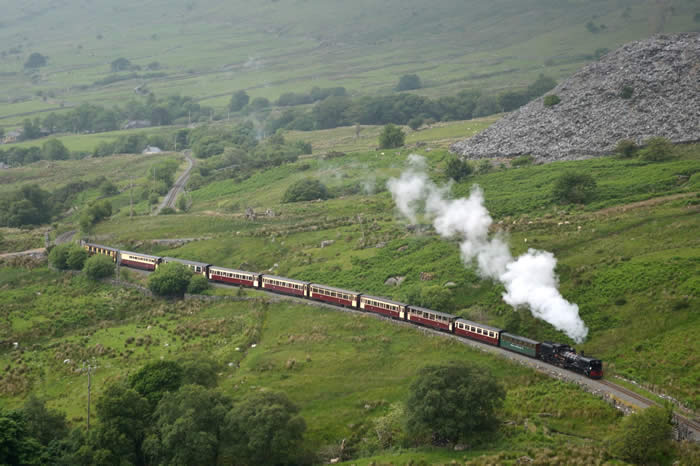 Approaching Rhyd Ddu