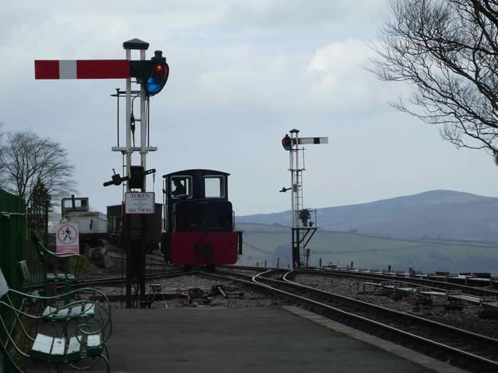 Drewry shunting at Woody Bay